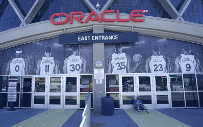 Players, fans pay tribute to Oakland's Oracle Arena on the night of its  final game - The Washington Post